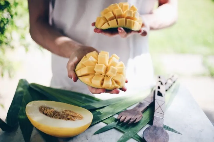 Manghi biologici, le etichette sono laser